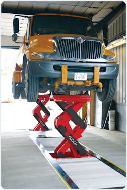 Lift manufacturers Stertil-Koni USA Inc. and Vehicle Service Group (VSG) have agreed to license patented heavy-duty vehicle lift technology to each other. Lift manufacturers Stertil-Koni USA Inc. and Vehicle Service Group (VSG) have agreed to license patented heavy-duty vehicle lift technology to each other.