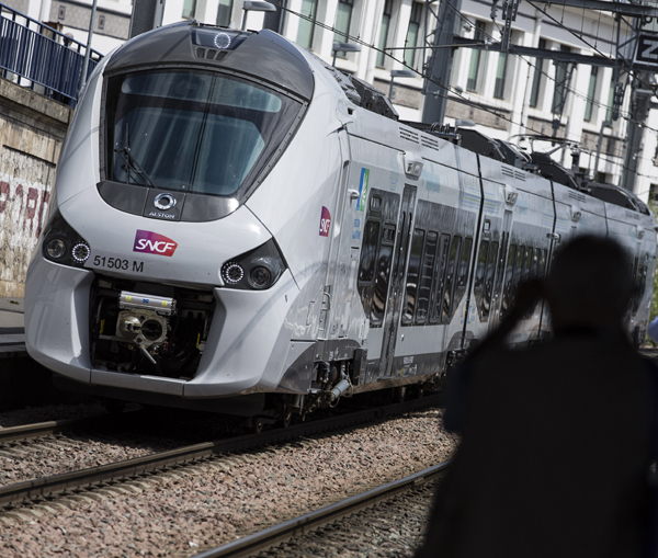 The first R&eacute;giolis trainset arriving at the Bordeaux Saint-Jean station.
