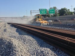 Dan Ryan red line during the track removal operation. Dan Ryan red line during the track removal operation.
