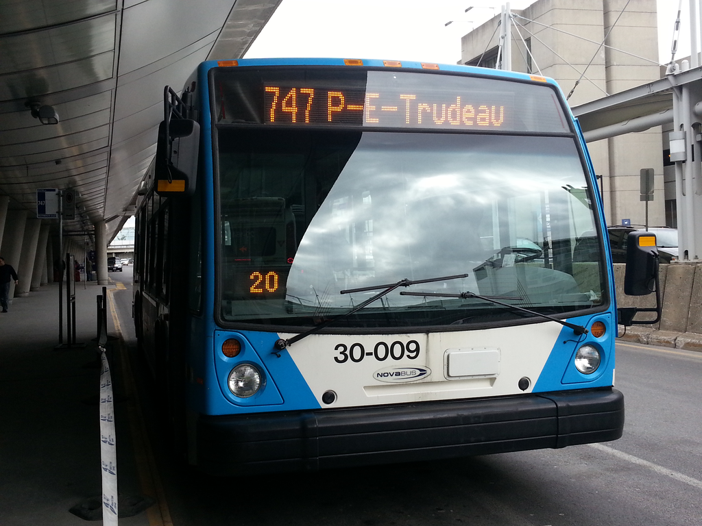 The 747 bus line service runs 24 hours a day, 7 days a week, between the Montr&eacute;al-Trudeau airport and the Gare d&rsquo;autocars de Montr&eacute;al terminal (Berri-UQAM m&eacute;tro station).
