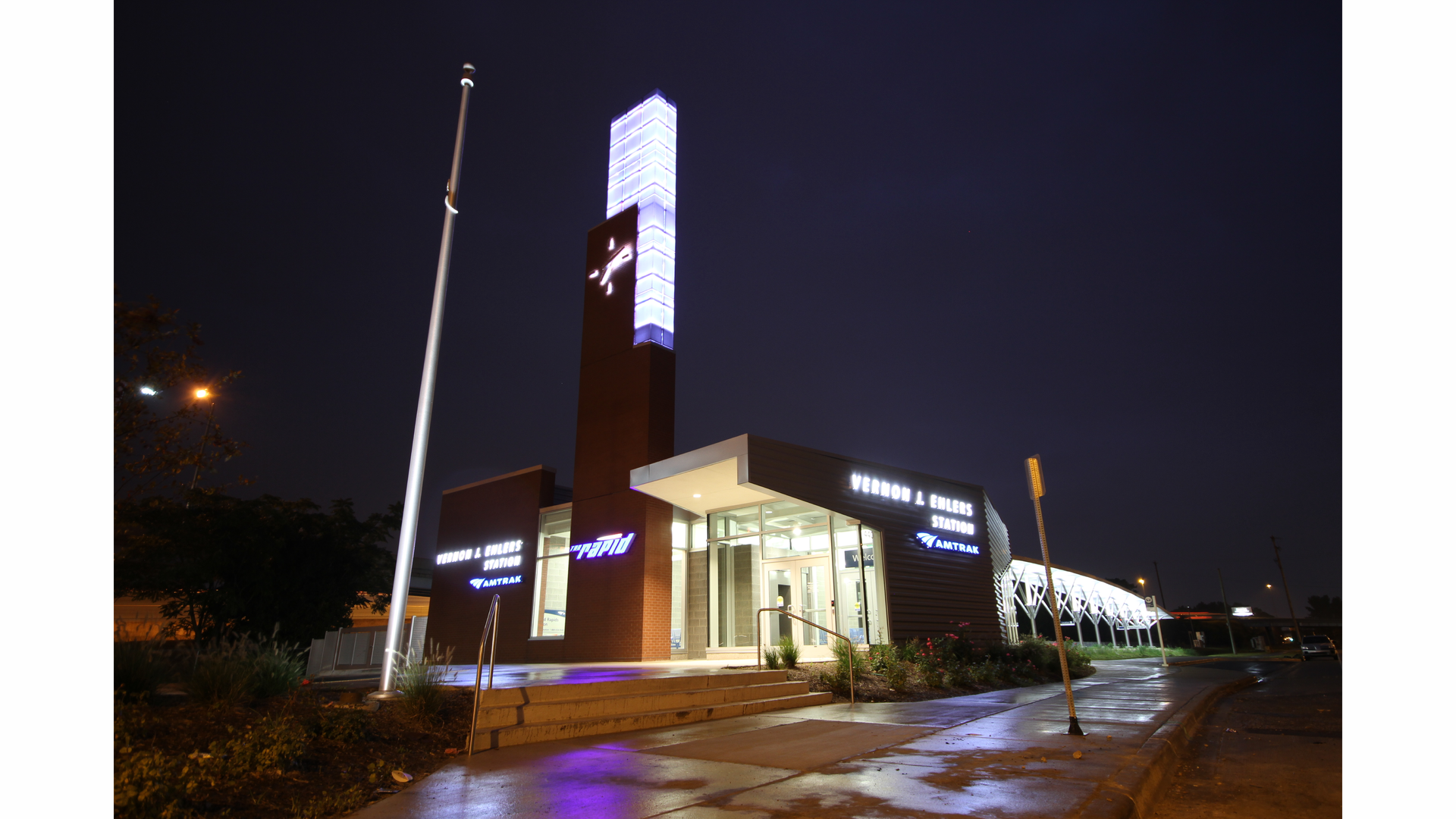 The station serves one roundtrip of Amtrak's popular Grand Rapids-to-Chicago Pere Marquette.