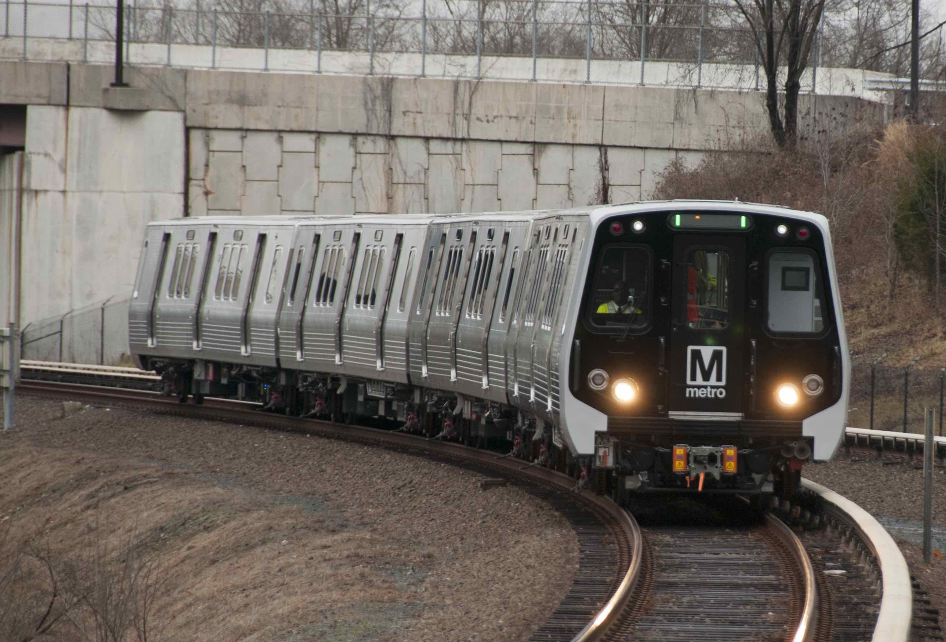 Metro has ordered 528 of the new railcars, enough to replace all 1000- and 4000-series cars and expand the size of the Metro fleet by 128 cars.
