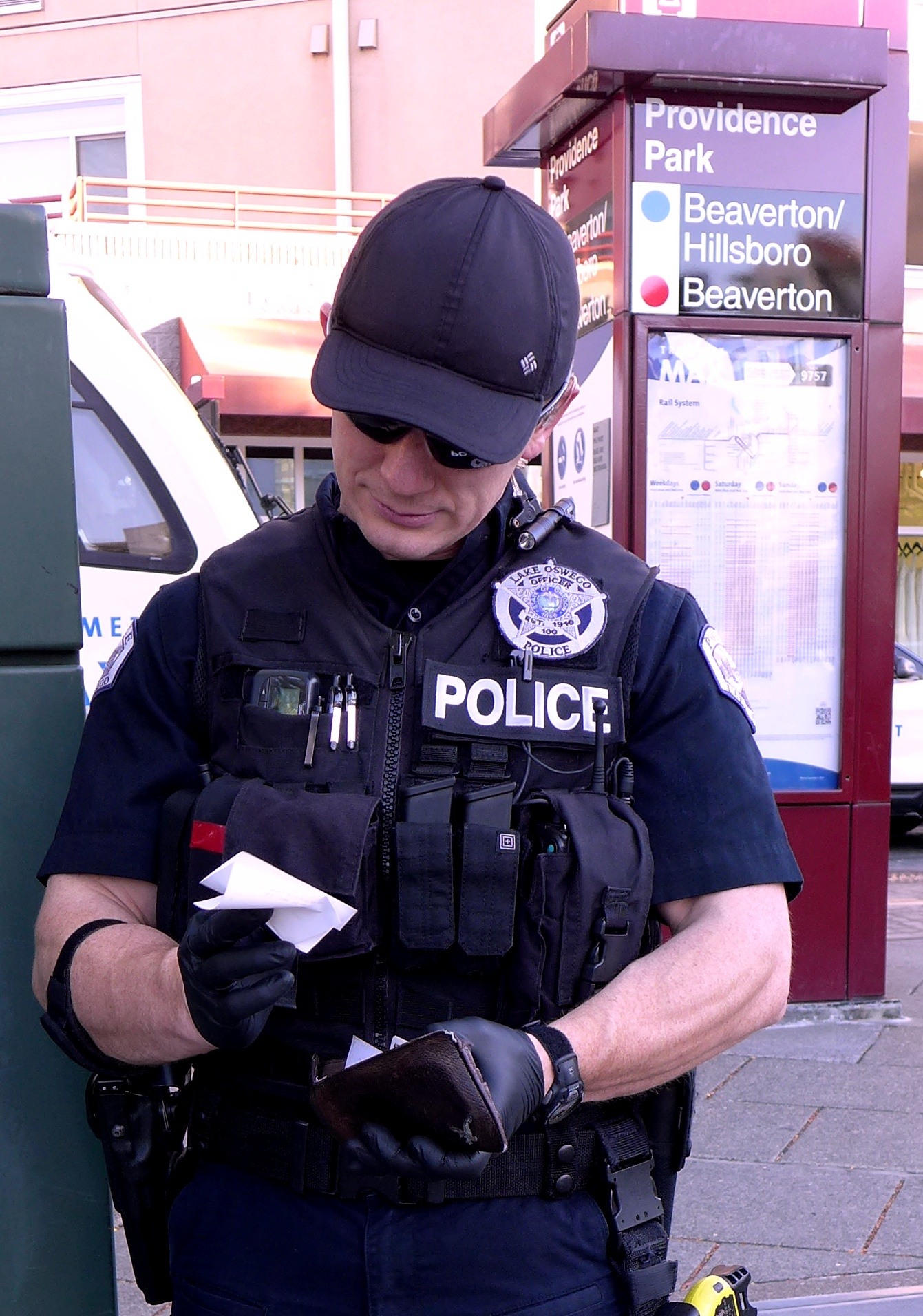 A TriMet officer looks through a wallet