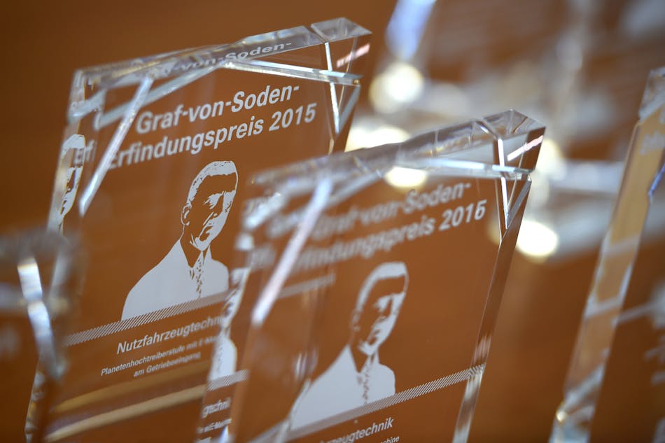 ZF Friedrichshafen AG presents the Graf-von-Soden Invention Award to honor the outstanding patent registrations and thereby also the outstanding work of their developers.