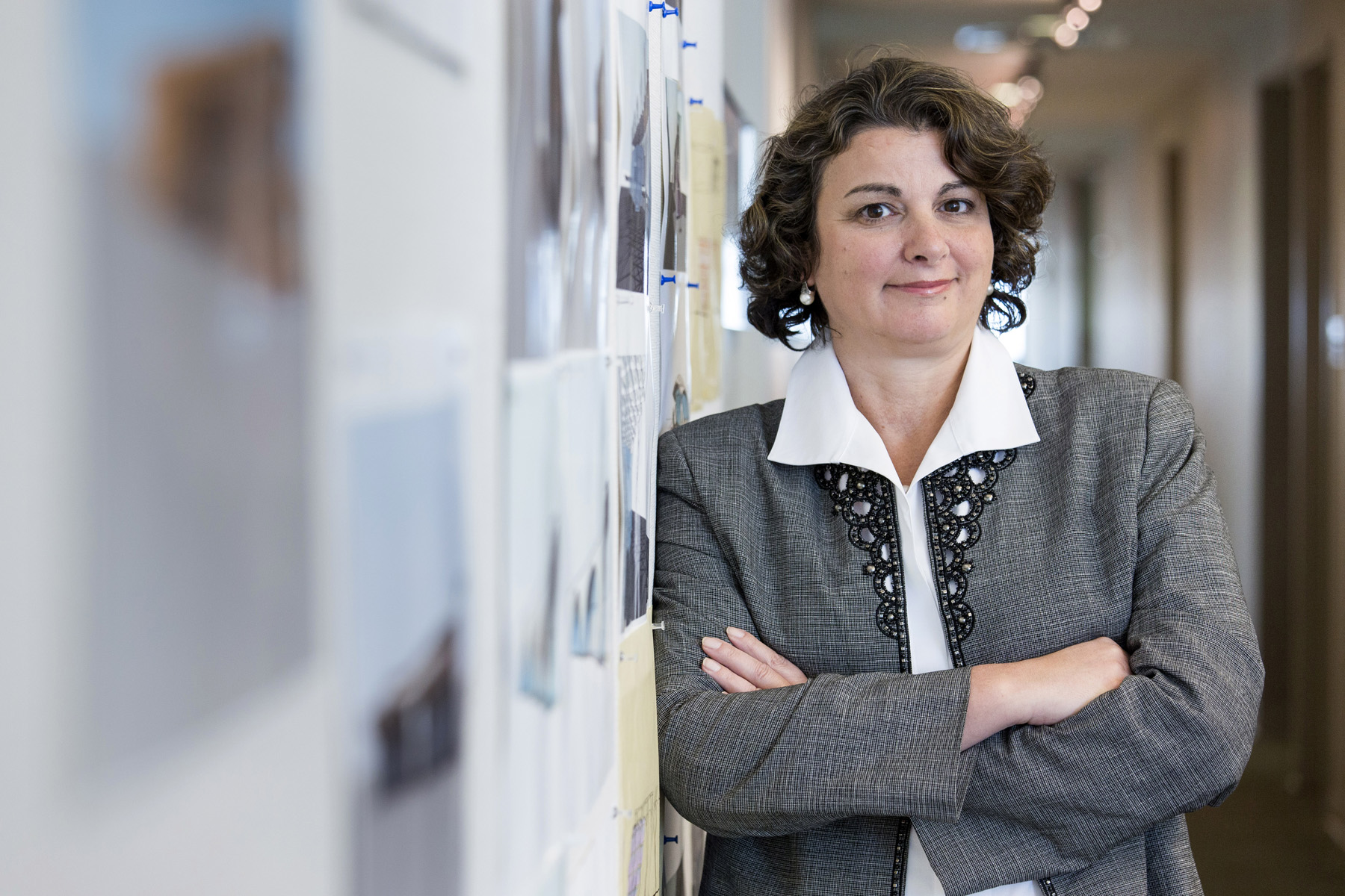 Mendes received her bachelor of arts in sociology at Mount Holyoke College and her master of city planning at the University of Pennsylvania.