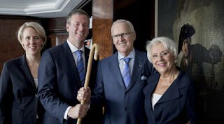 Handing over the baton: Philip Harting (second from the left) succeeds his father Dietmar Harting as Chairman of the Board.