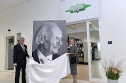 At the the opening ceremony of the Schaufler Academy: Christiane Schaufler-Münch (chairwoman of the Administrative Board of Bitzer SE and chairwoman of the Board of Trustees of THE Schaufler Foundation) and Rolf Engelhardt (Federal Ministry for the Environment, Nature Conservation, Building and Nuclear Safety). At the the opening ceremony of the Schaufler Academy: Christiane Schaufler-Münch (chairwoman of the Administrative Board of Bitzer SE and chairwoman of the Board of Trustees of THE Schaufler Foundation) and Rolf Engelhardt (Federal Ministry for the Environment, Nature Conservation, Building and Nuclear Safety).