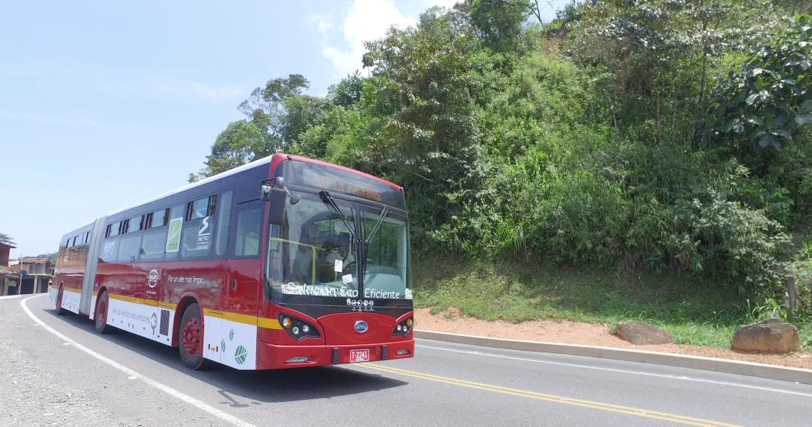 Byd Pure Electric Articulated Bus Covers Over 400km From Bogota To Medellin With One Single Battery Charge 56f1493273cbf