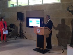 Austin Mayor unveiling the new TransitScreen in city hall.