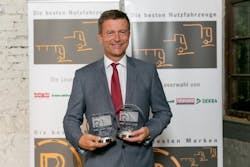 Twelfth consecutive year: Andreas Moser, Head of Corporate Market in the Commercial Vehicle Technology Division of ZF Friedrichshafen AG, accepts the awards for the best commercial vehicle transmission and retarder brand 2016 at the prize-giving evening in Stuttgart. Twelfth consecutive year: Andreas Moser, Head of Corporate Market in the Commercial Vehicle Technology Division of ZF Friedrichshafen AG, accepts the awards for the best commercial vehicle transmission and retarder brand 2016 at the prize-giving evening in Stuttgart.