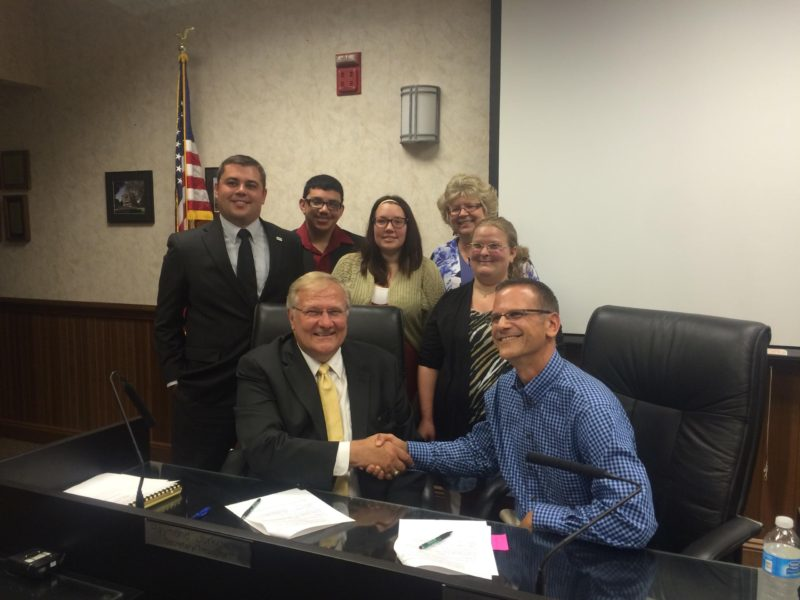 Laketran signs contract with LCBDD e1469481538203 5797c52ac37ed