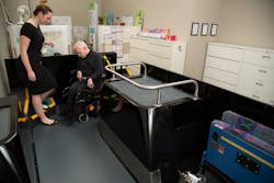STA Mobility Center Program Manager Delana Newell working with a rider in the mobility training simulator. Read more on how STA is seeing savings in its paratransit service at MassTransitmag.com/12272828. STA Mobility Center Program Manager Delana Newell working with a rider in the mobility training simulator. Read more on how STA is seeing savings in its paratransit service at MassTransitmag.com/12272828.