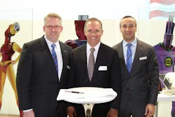 The agreement between Arrow Electronics and Harting was signed at the fair trade &ldquo;electronica&rdquo; in Munich: Edgar-Peter D&uuml;ning; John Drabik, vice president and general manager at Arrow Electronics; and Jon DeSouza (from left to right).