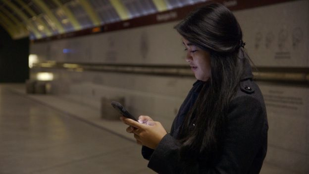 Texting On Platform 624x351 582092d3cd727