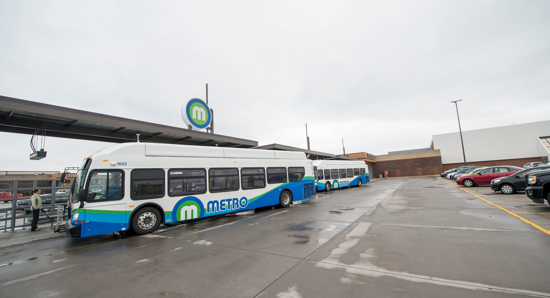 The SouthPark Mega Stop connects with the SouthPark mall, including a covered platform, real-time signage, lighting, seating and real-time information inside the mall.