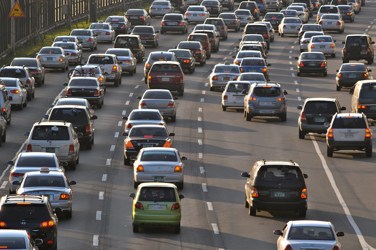 Traffic congestion worsens as transit ridership falls | Mass Transit