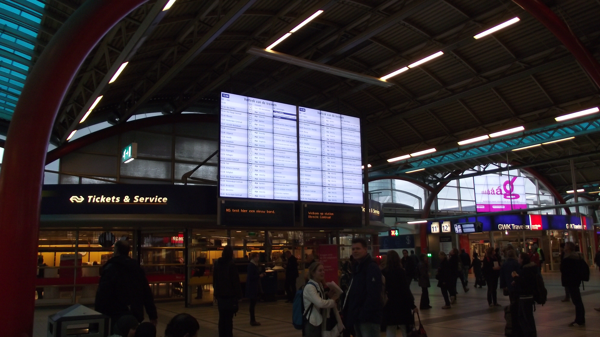 Utrecht station digital information board