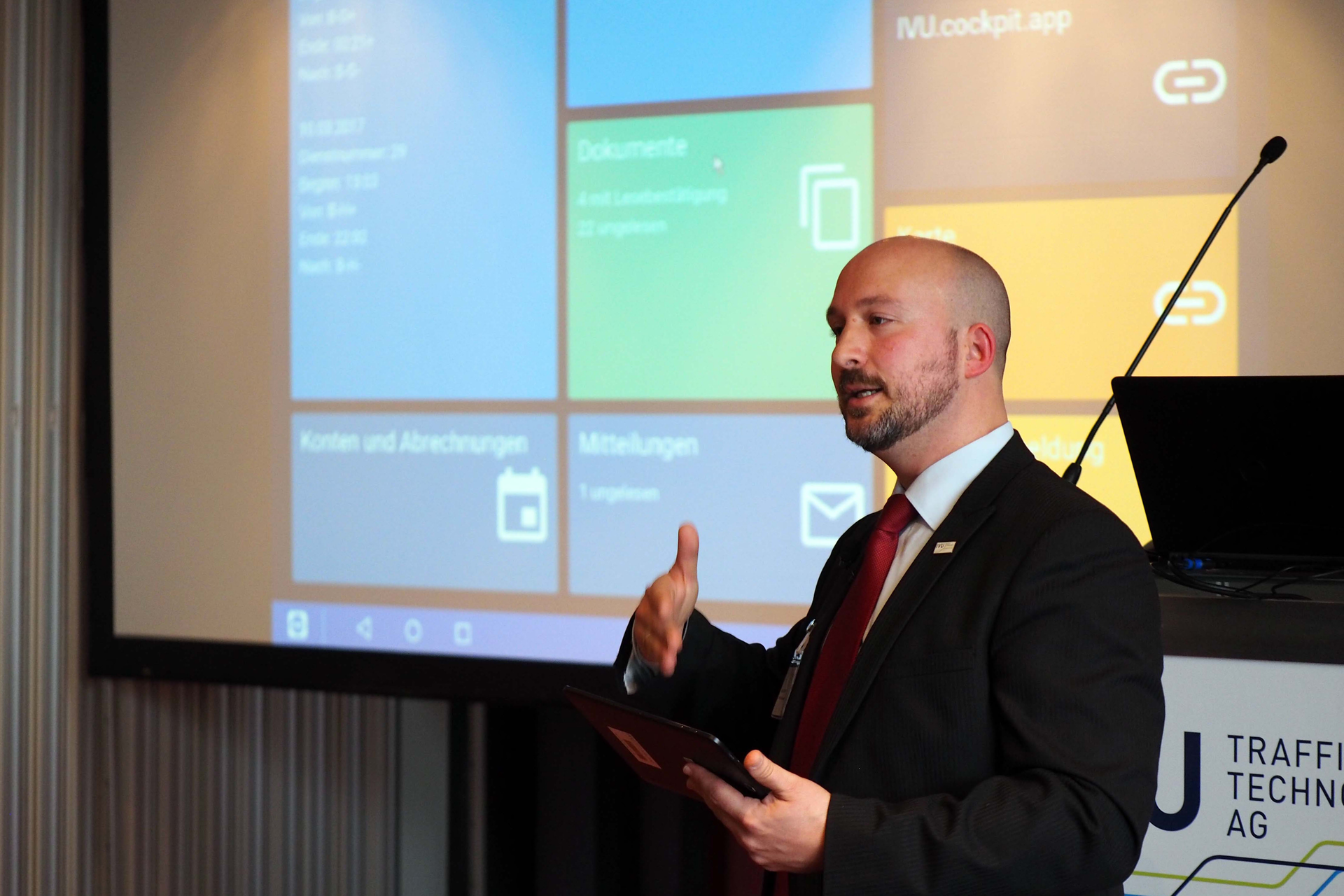 Marc Schaffert, head of sales and branch manager Switzerland, presented the latest developments of the IVU.pad at the 29th User Forum of IVU Traffic Technologies AG in Berlin.