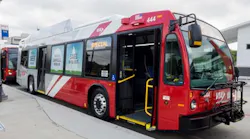 The more modern, quieter models feature a complete suite of technological systems including GPS, cameras for enhanced safety, automatic passenger counters, and a public information system for real-time passenger stop alerts.