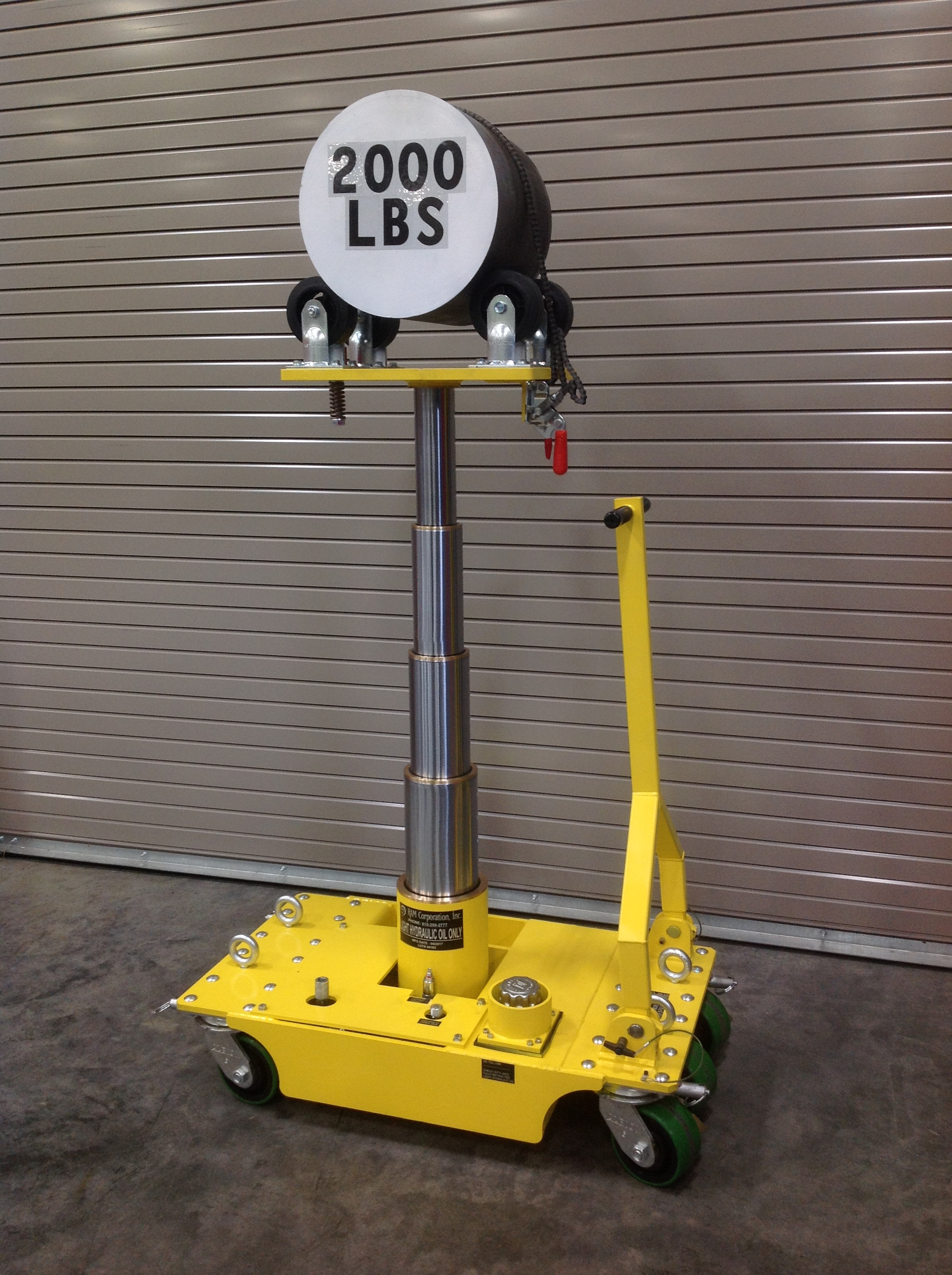 TowerJack extended with 2,000-pounds.