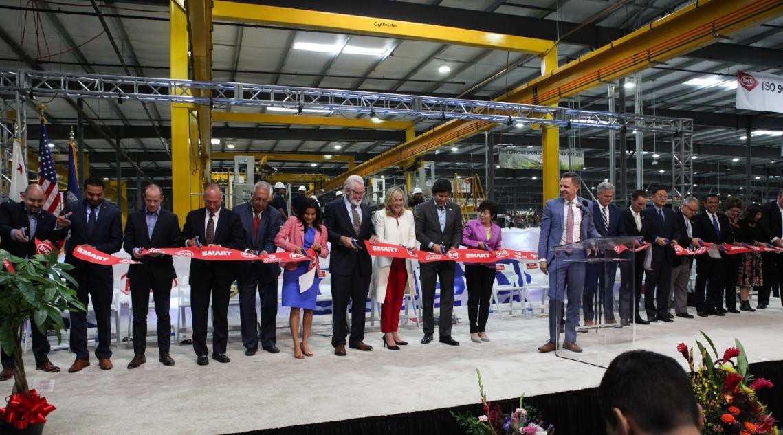 The Bipartisan group of officials and senior BYD executives participate the ribbon-cutting ceremony.