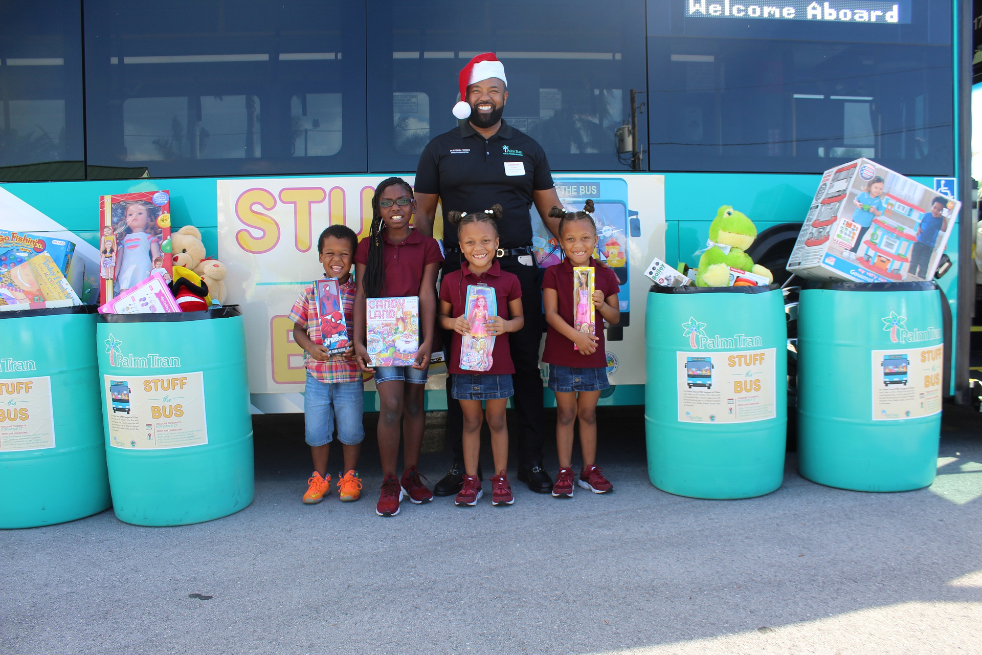 From left to right are barbecue attendees: Hunter Coleman, Ja&rsquo;mira Farrington, Mariah Similien, Makhia Similien with Palm Tran Executive Director Clinton Forbes in the center.