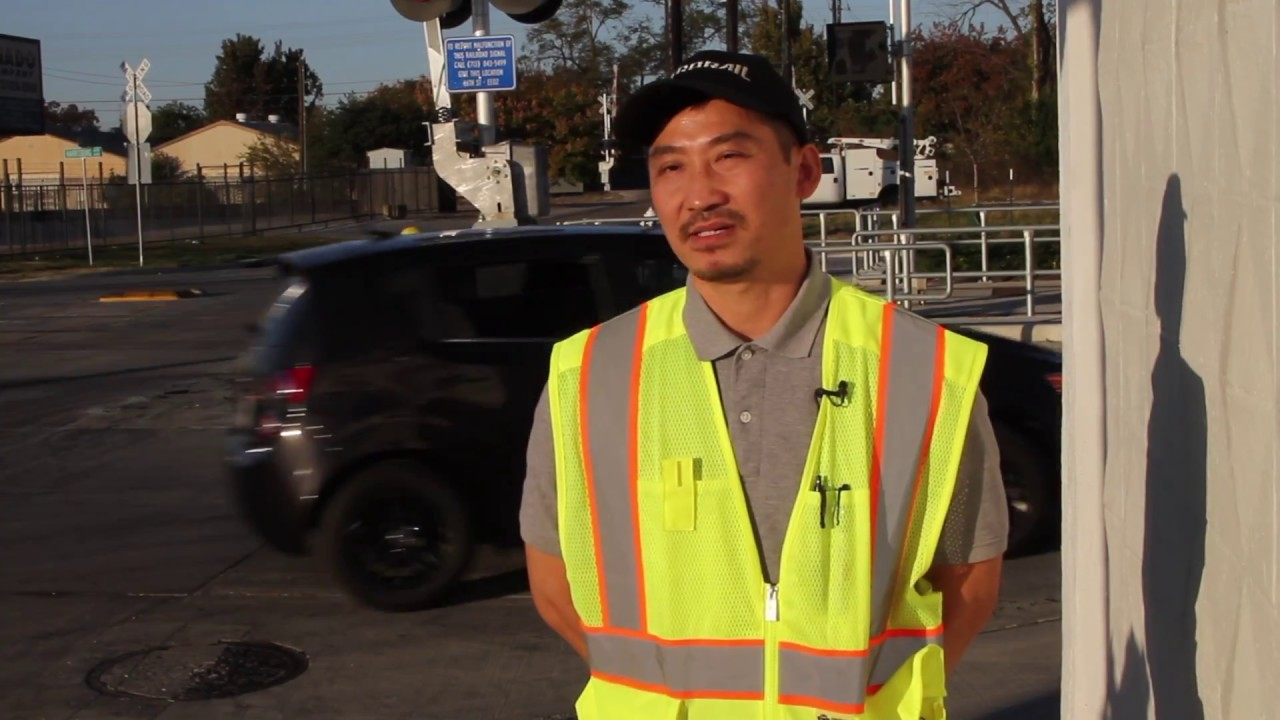 MetroRail Employee Pulls Two People From Burning Car