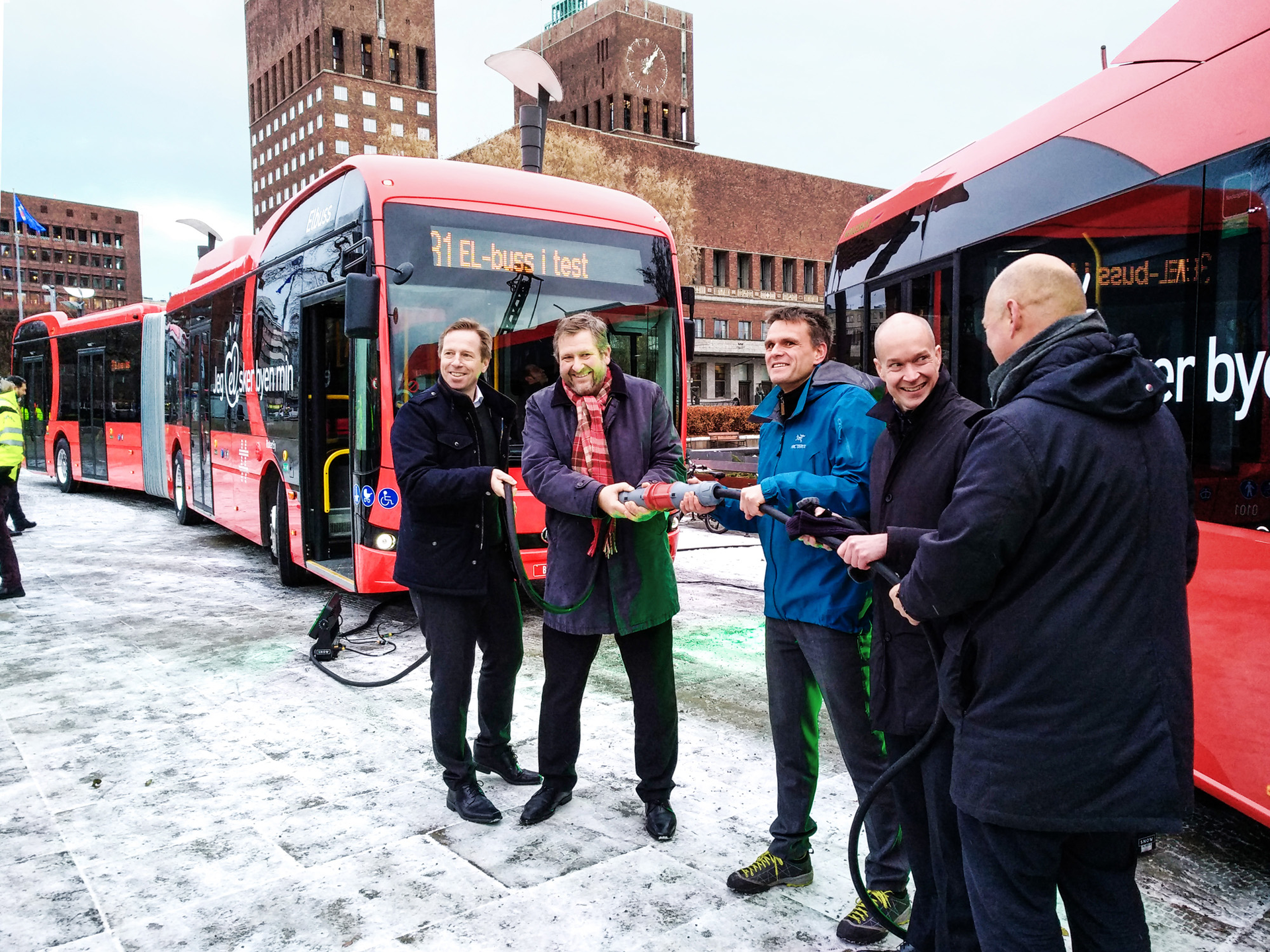 Picture shows from left to right: Atle R&oslash;nning, Norgesbuss; Ruters Bernt Reitan Jenssen, City Council Secretary Einar Wilhelsmsen; Jan Volsdal, Nobina; and &Oslash;ystein Svendsen, Unibuss.