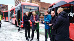 Picture shows from left to right: Atle Rønning, Norgesbuss; Ruters Bernt Reitan Jenssen, City Council Secretary Einar Wilhelsmsen; Jan Volsdal, Nobina; and Øystein Svendsen, Unibuss.