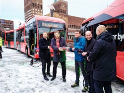 Picture shows from left to right: Atle Rønning, Norgesbuss; Ruters Bernt Reitan Jenssen, City Council Secretary Einar Wilhelsmsen; Jan Volsdal, Nobina; and Øystein Svendsen, Unibuss. Picture shows from left to right: Atle Rønning, Norgesbuss; Ruters Bernt Reitan Jenssen, City Council Secretary Einar Wilhelsmsen; Jan Volsdal, Nobina; and Øystein Svendsen, Unibuss.