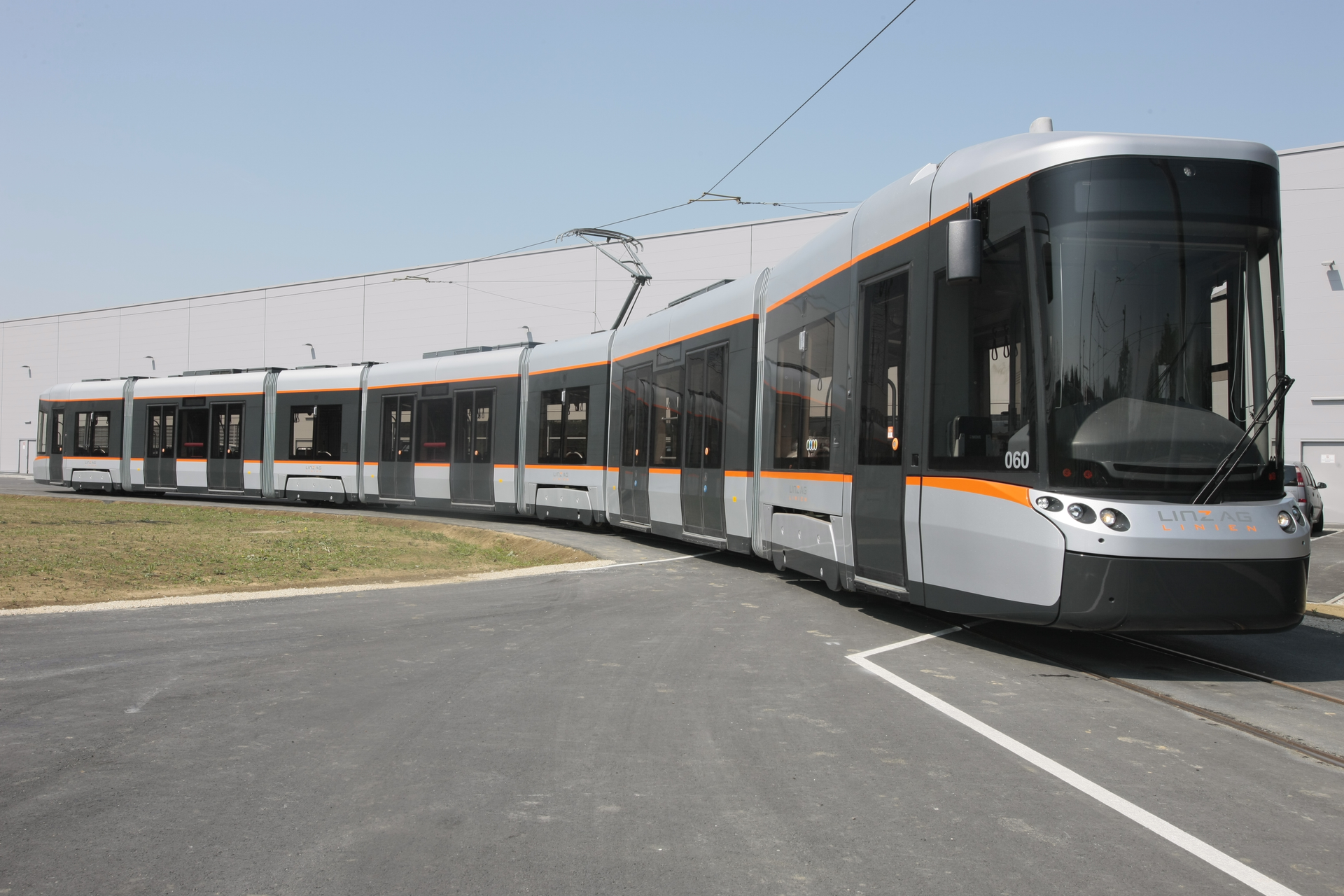 All of Linz's trams, buses and the city&rsquo;s 12 stations are now connected using video security solutions that work intelligently with Linz AG&rsquo;s network and cybersecurity solutions to protect the network, devices, applications, users and data.