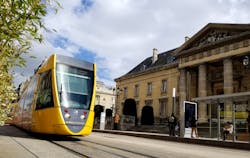 The Reims Citadis operates on Alstom&apos;s SRS catenary-free solution in the city center. Outside the downtown, the pantograph raises and operates on-wire.