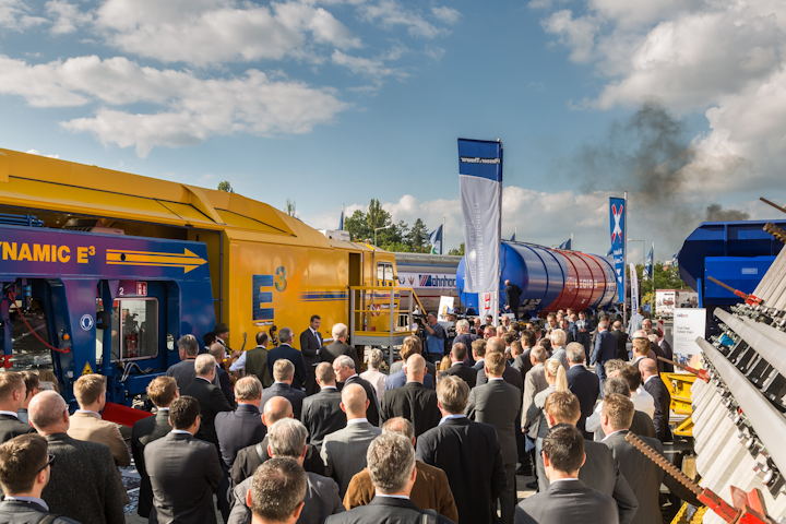 The Outdoor Display is the highlight of every InnoTrans. Vehicles will be presented on tracks which are located directly adjacent to the exhibition halls. From high-speed trains to hybrid locomotives; from road-rail vehicles to trams – this is where manufacturers present their new products to the trade public.