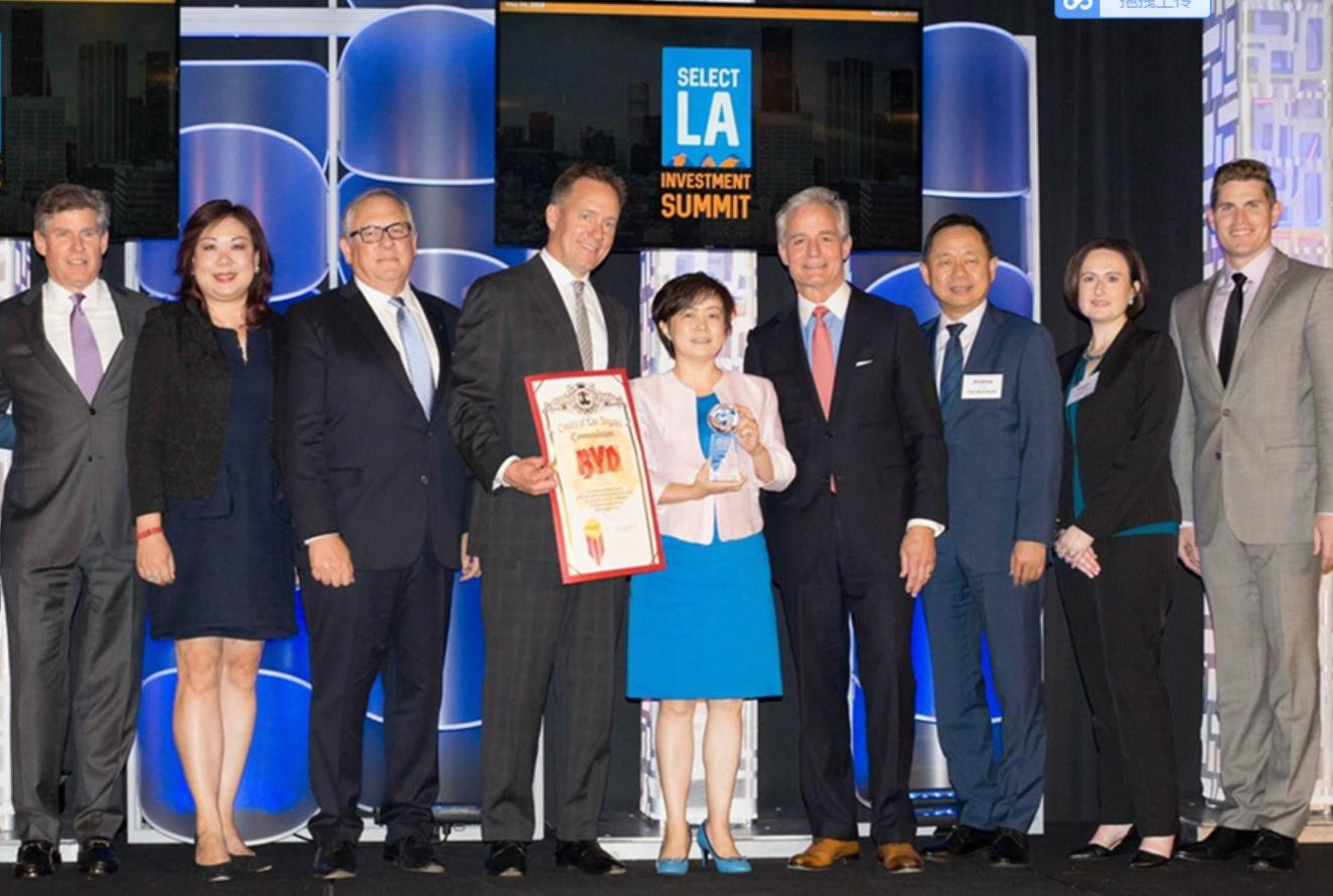 Stella Li (middle), president of BYD Motors accepted the award on behalf of the company.