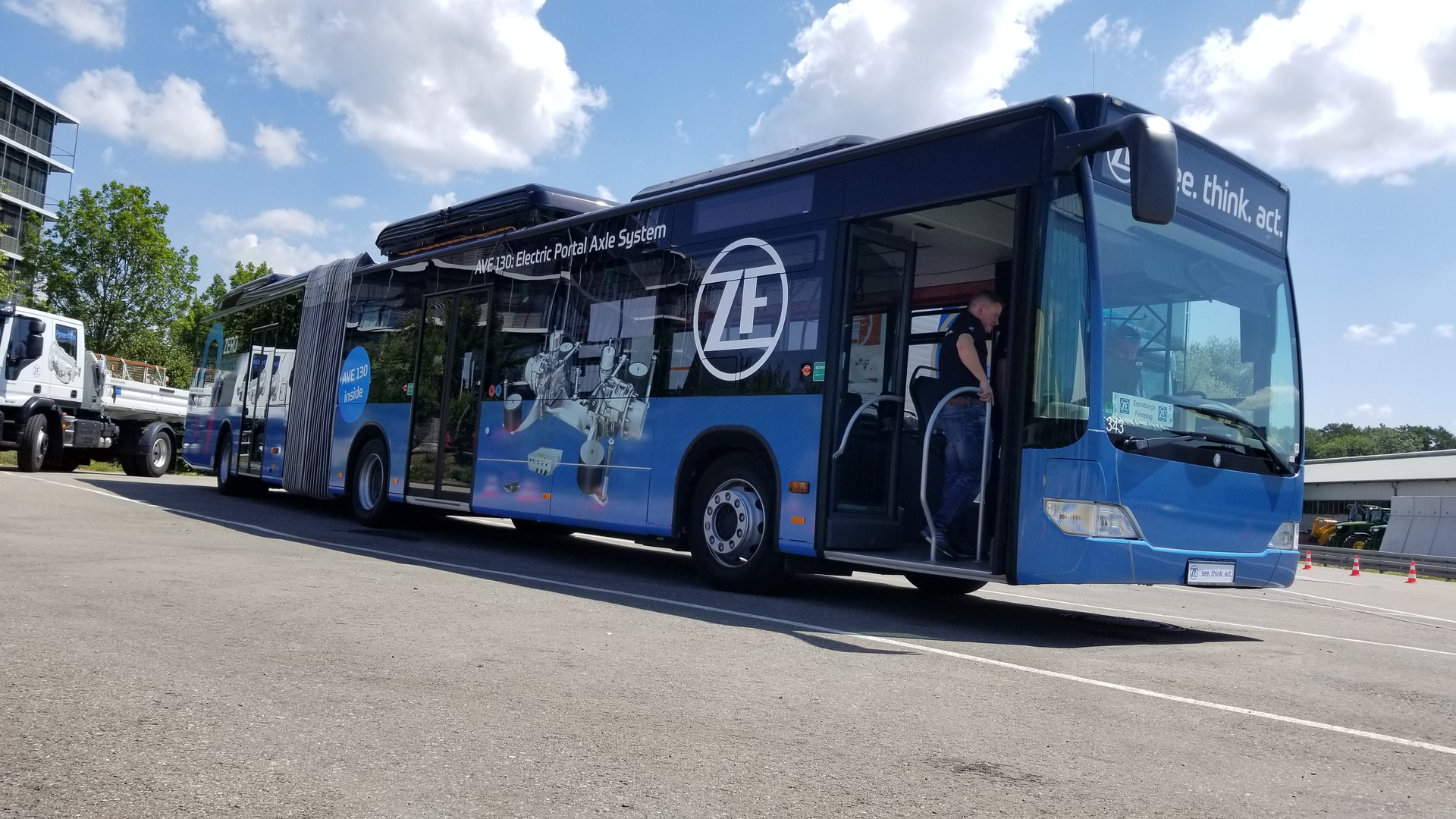 The prototype articulated bus is equipped with two AVE 130 electric portal axes for a powerful drive.