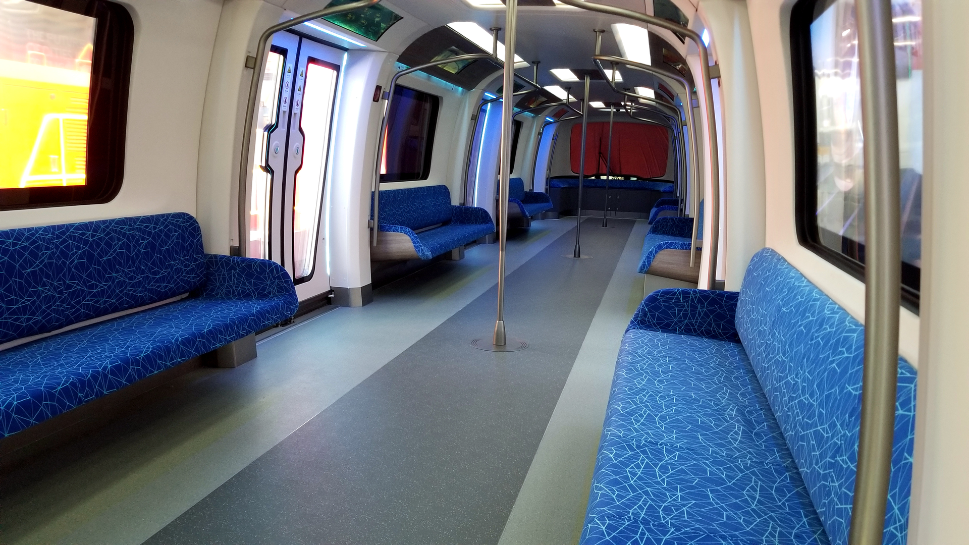 Cetrovo is an unmanned smart metro train, featuring flexibility in configuration. Interiors and floors rely on ultra-light, ultra-strong environmentally friendly materials.
