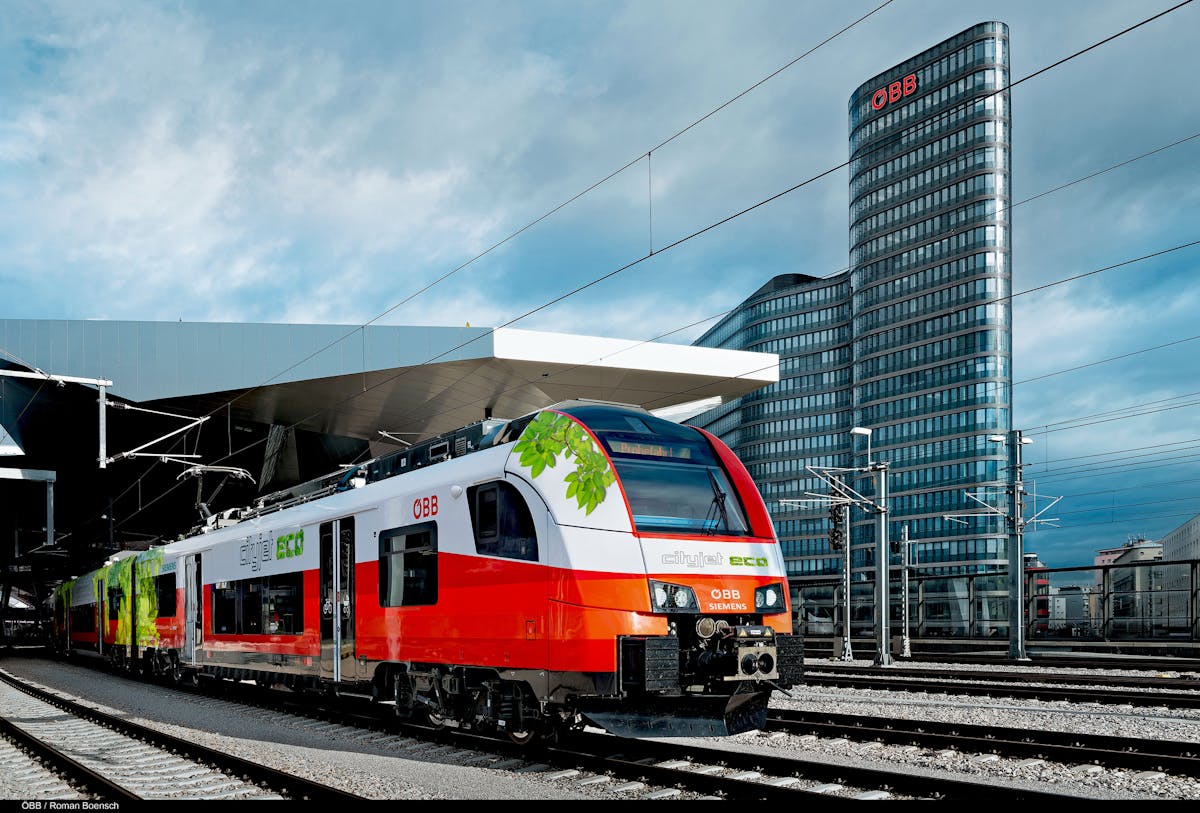 &Ouml;BB and Siemens Mobility presented in Vienna the first result of this innovative pilot project, the prototype of the Desiro ML Cityjet eco.