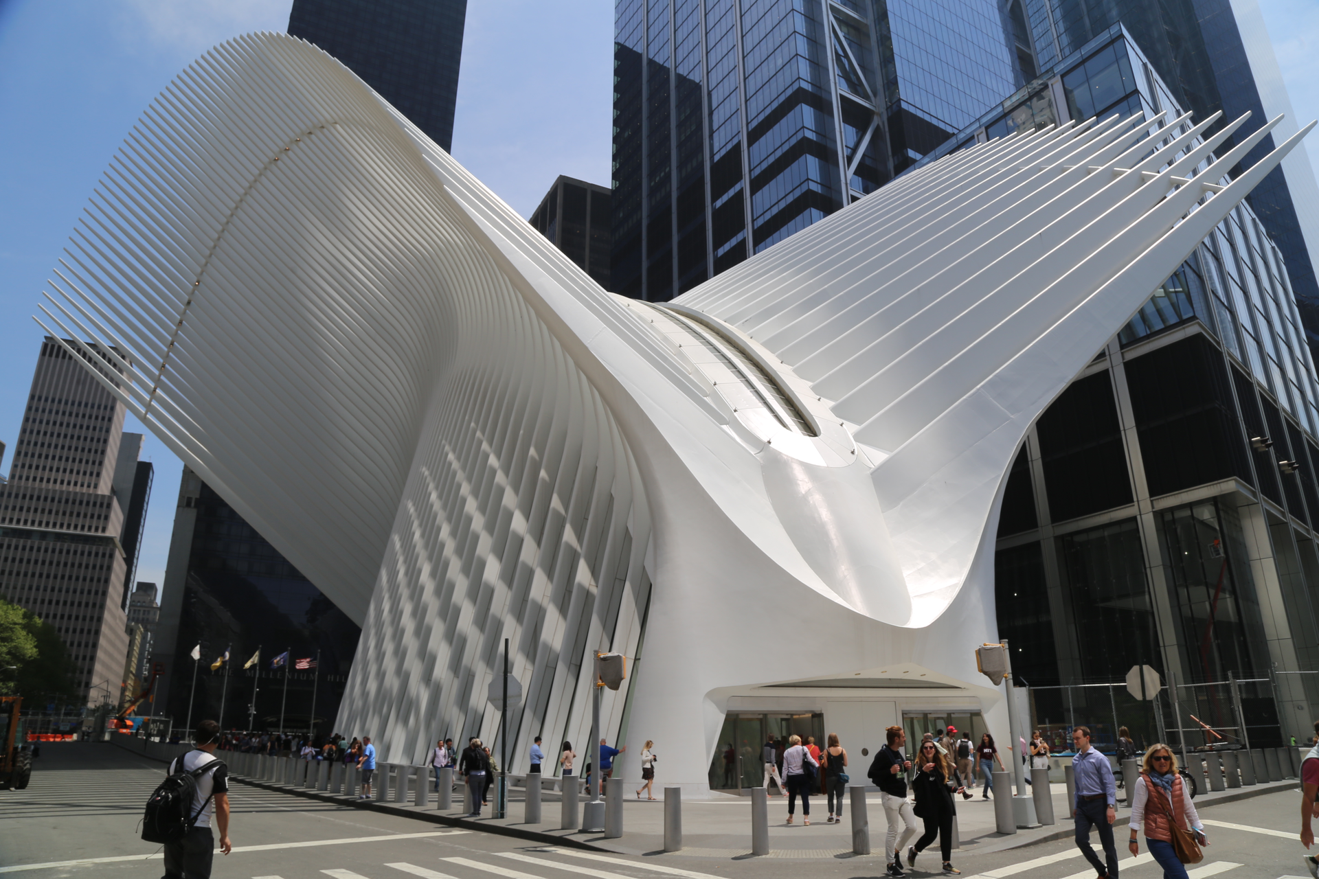 Constellation is set to begin updating the more than 13,000 lighting fixtures at the World Trade Center through a $7.9 million energy savings contract with the Port Authority of New York & New Jersey.