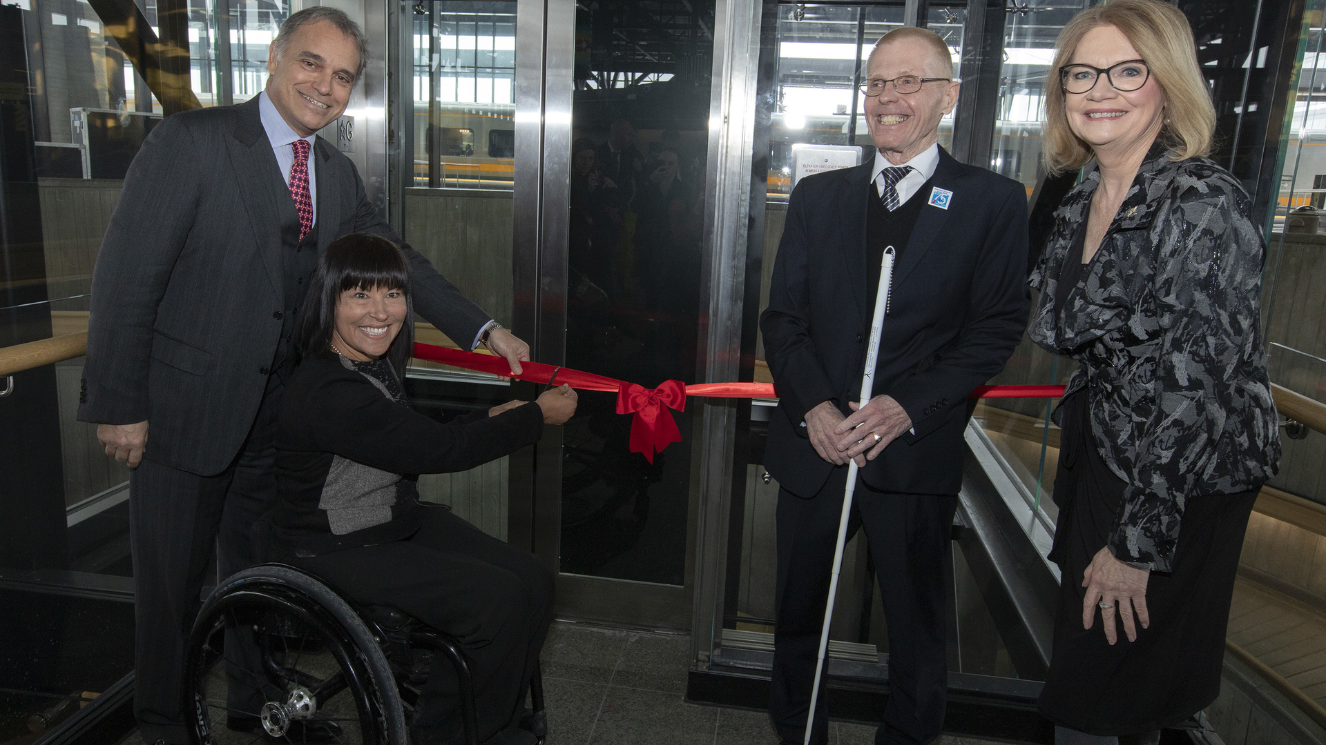 Yves Desjardins-Siciliano, president and CEO of VIA Rail, inaugurated the new Ottawa Station facilities in the presence of Kate Young, Parliamentary Secretary to the Minister of Science and Sport, the Minister of Public Services and Procurement and Accessibility, the Honorable Chantal Petitclerc, Senator, and Jim Tokos, vice-president of the Canadian Council of the Blind.