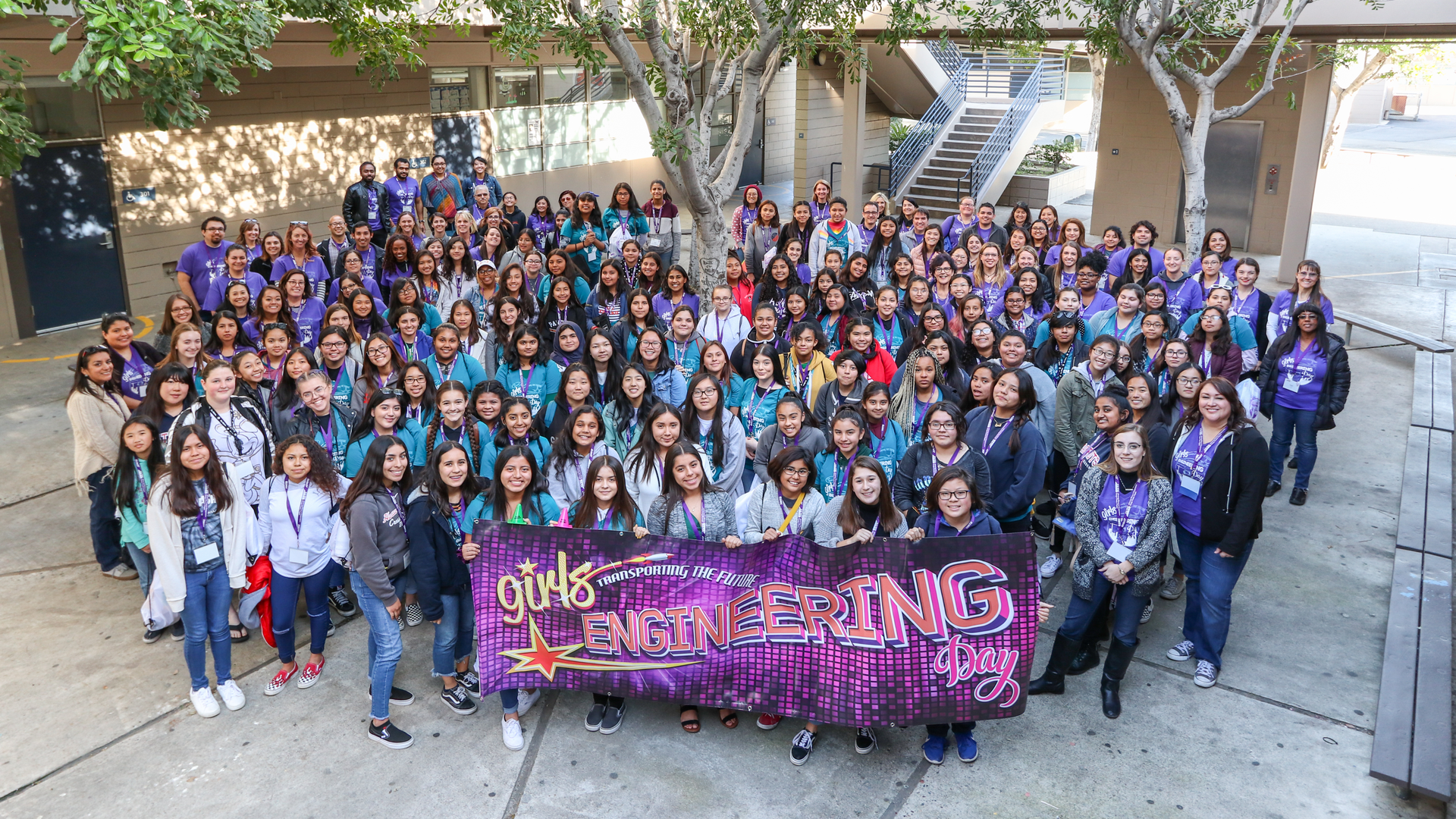GED students and volunteers gather all together once more before heading home.