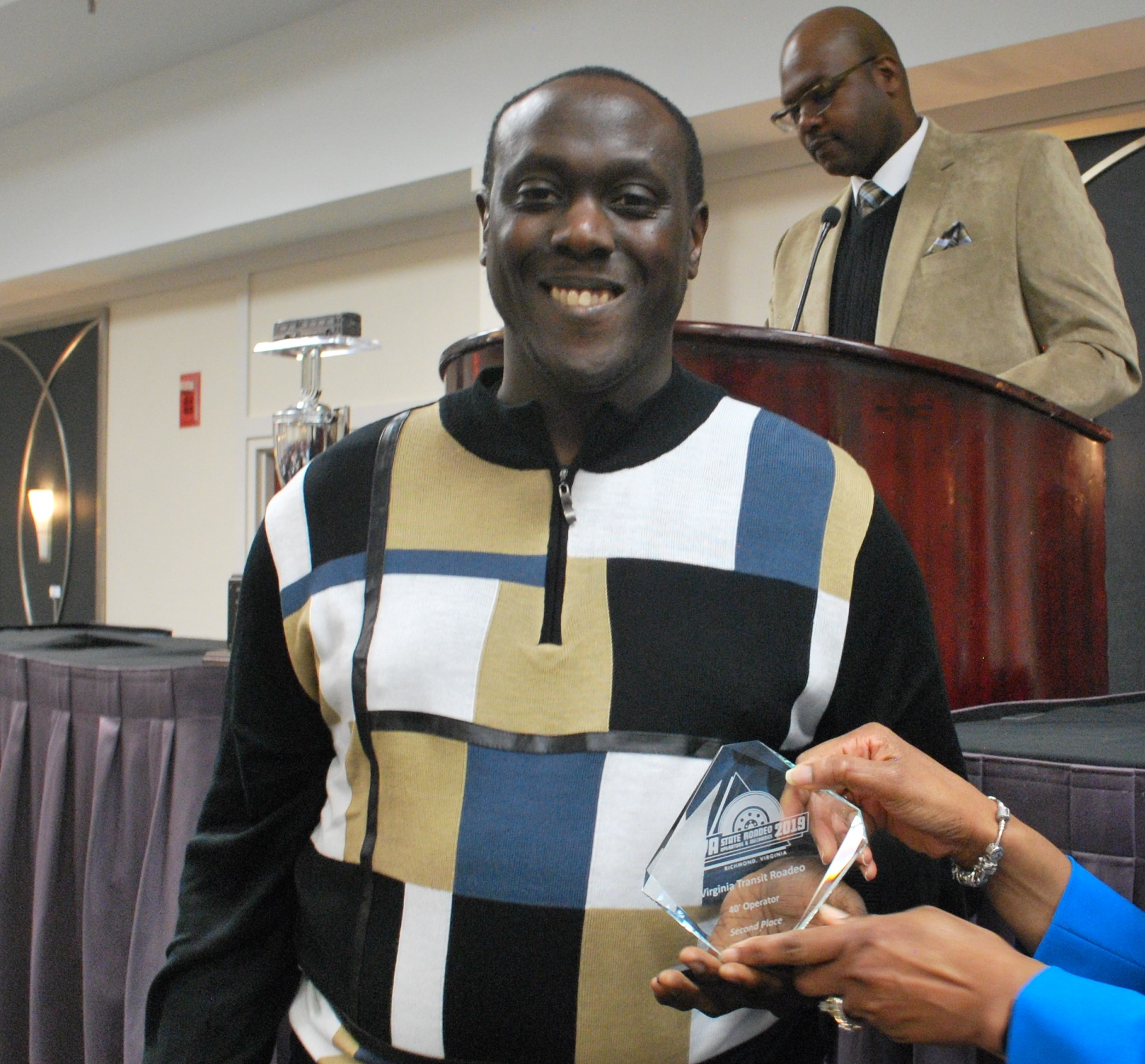 Operator Alvin Wattley accepts the award for 2nd place in the 40 FT bus competition.