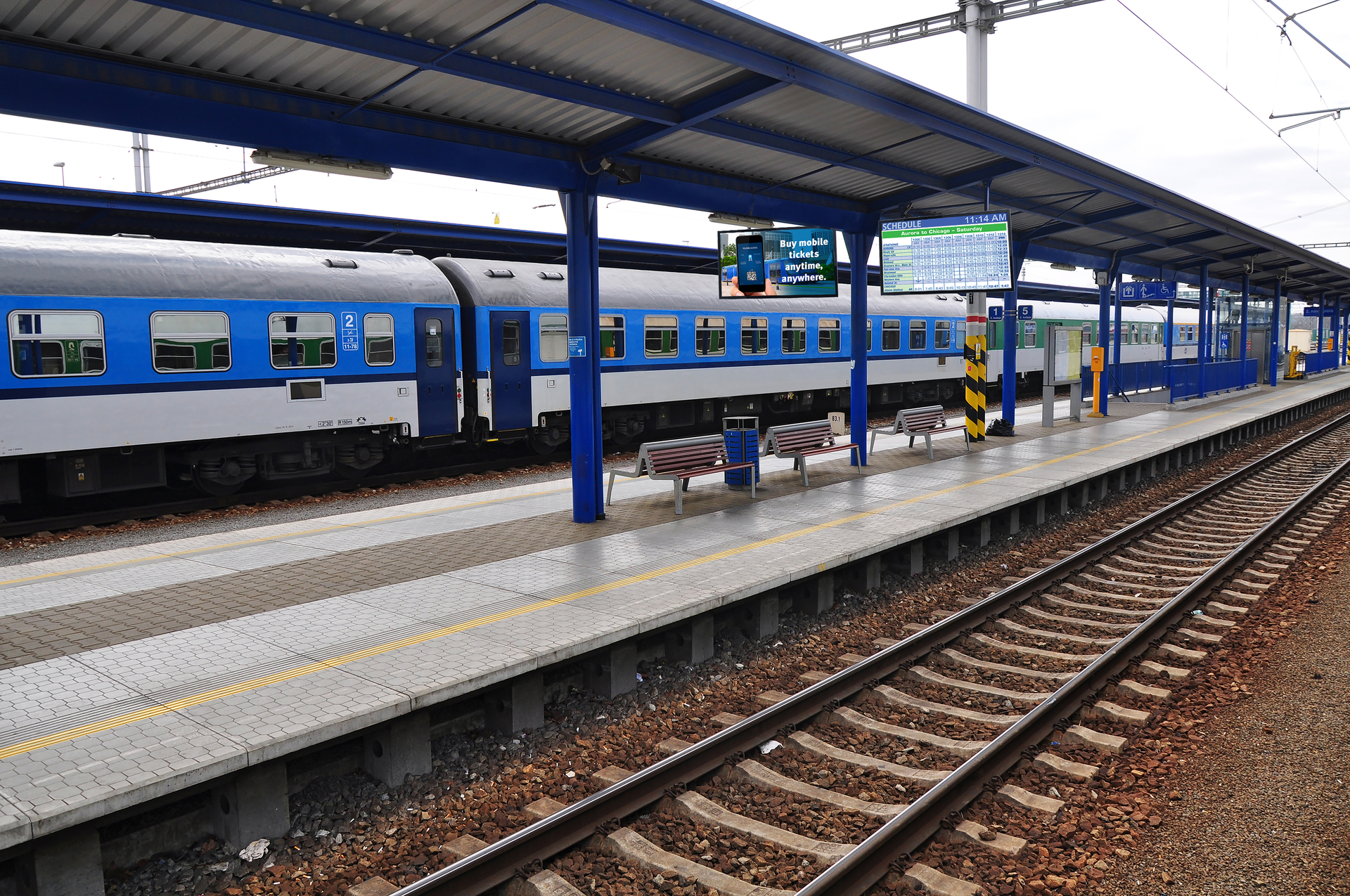 Xtreme High Bright Outdoor Displays Application Image Mass Transit 5dd7110565b41