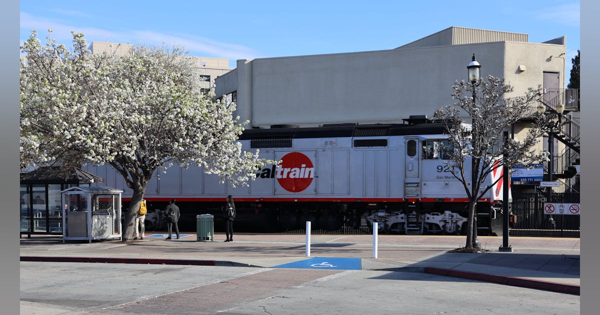 Caltrain ridership increases as Bay Area returns to work | Mass Transit