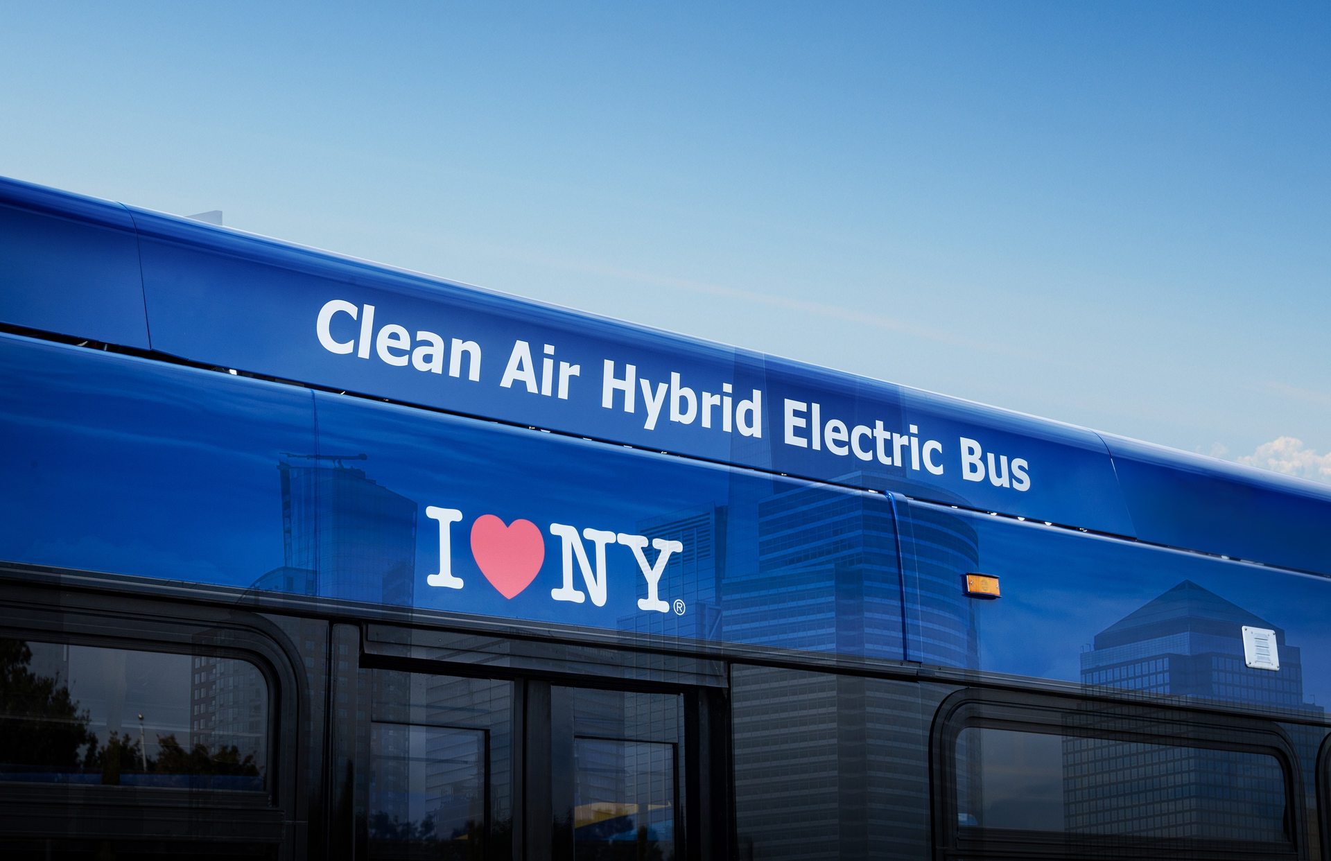 BAE Systems has been selected to supply hundreds of electric hybrid power and propulsion systems for transit buses in New York City.