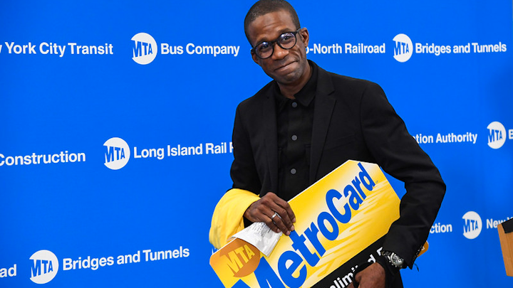 Ny Good Samaritan Gets Free Nyc Subway Rides For A Year After Helping Catch Suspect In Train Derailment Mass Transit