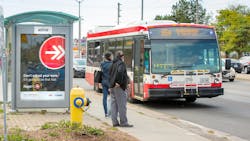 Of the 600 new buses, 300 will be hybrid buses and 300 will be electric buses. Of the 600 new buses, 300 will be hybrid buses and 300 will be electric buses.