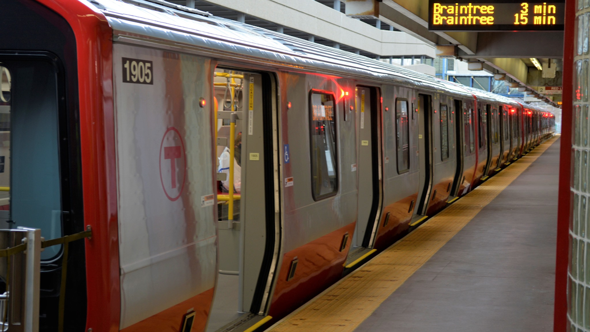 Ma Crrc S 1st Red Line Subway Cars Enter Service For Mbta In Greater Boston Mass Transit In 2014, mbta awarded a $1bn contract to crrc to deliver 152 orange line and 252 new red line subway cars. ma crrc s 1st red line subway cars