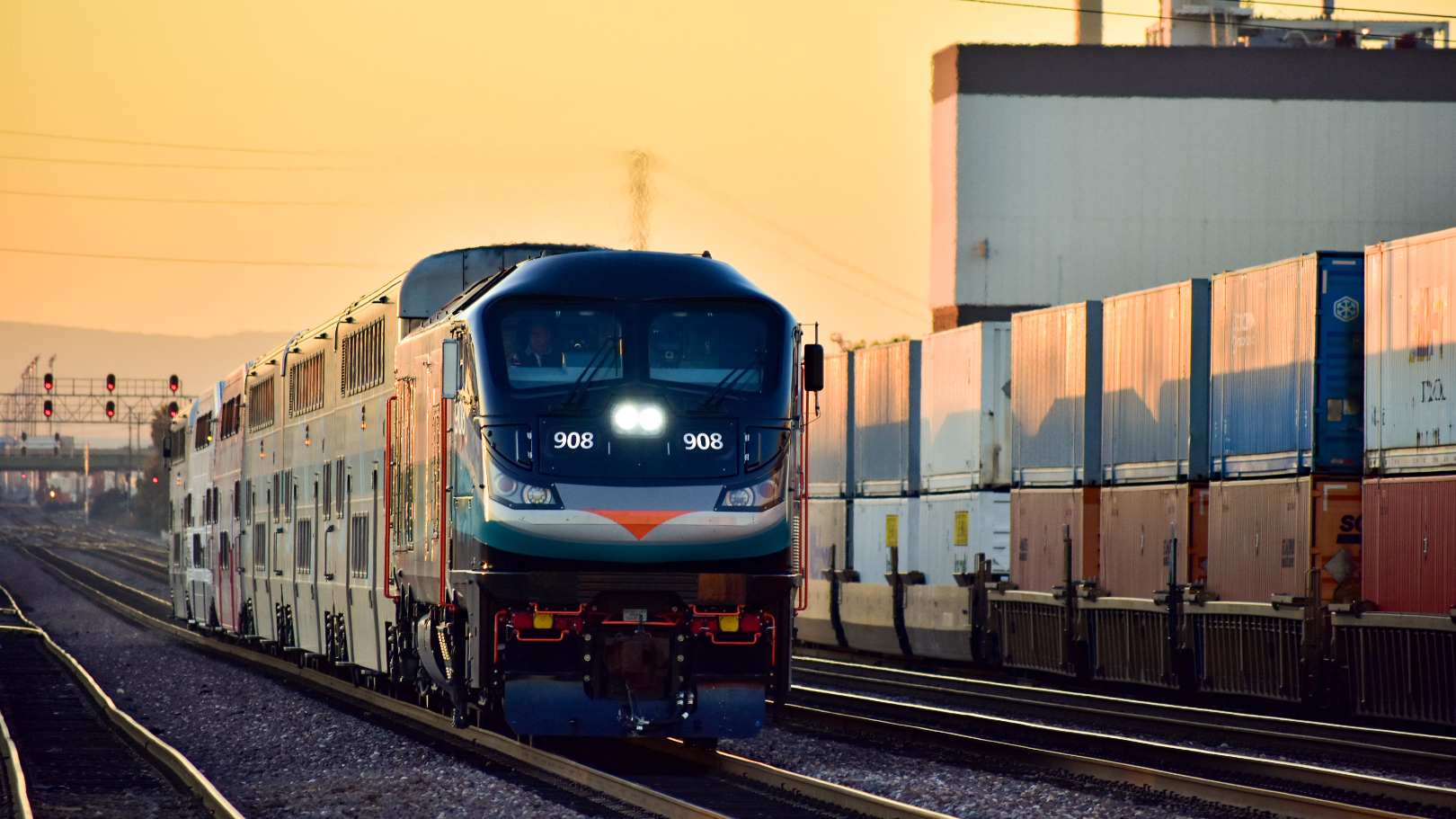 Metrolink 6075c1ede3f10