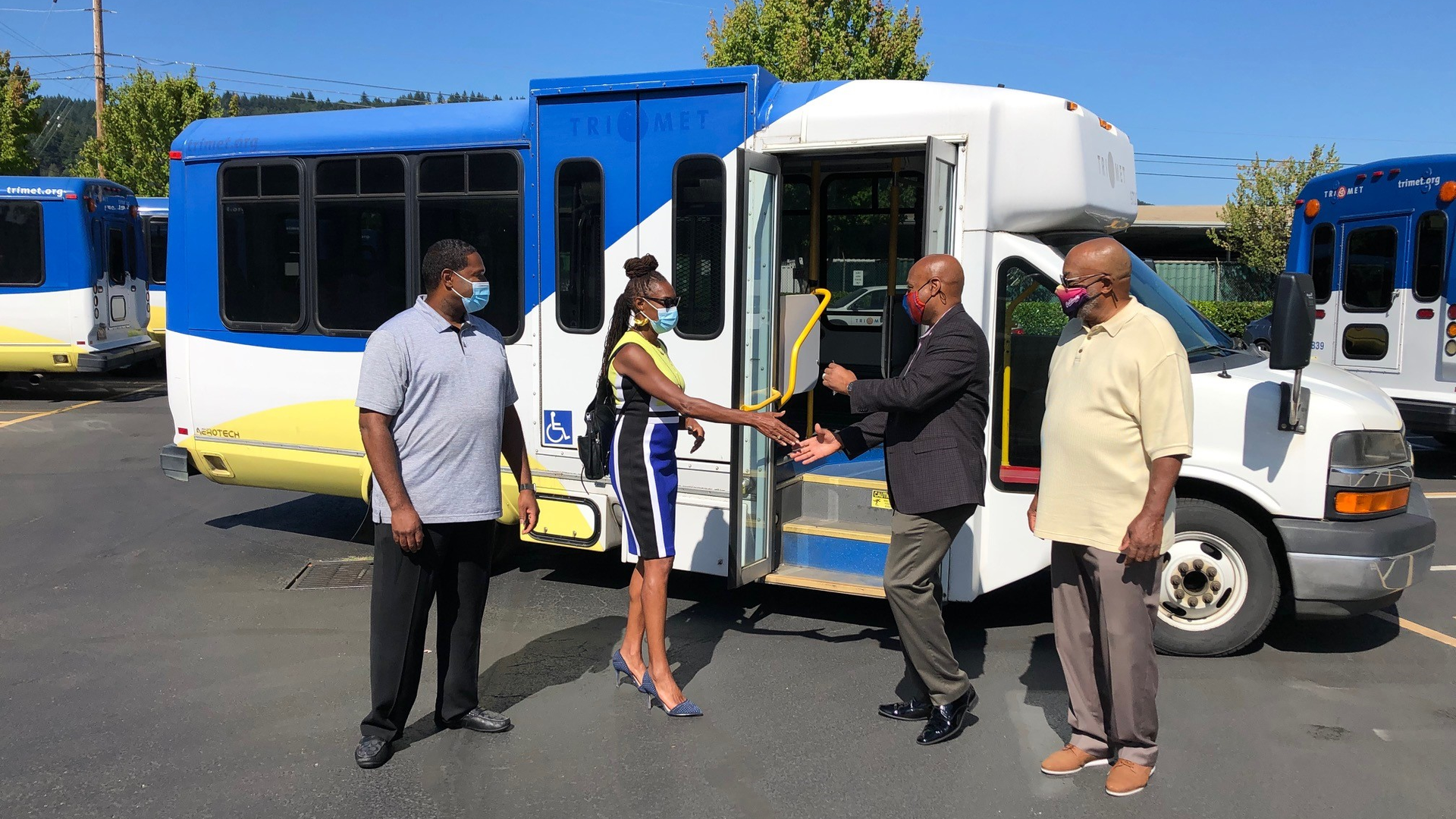 TriMet General Manager Sam Desue, Jr. hands keys to Pat Daniels, executive director of Constructing Hope.