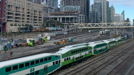 Metrolinx and Alstom signed an agreement that will see 94 of GO Transit's BiLevel 7 Series coaches refurbished at Alstom's Thunder Bay facility.